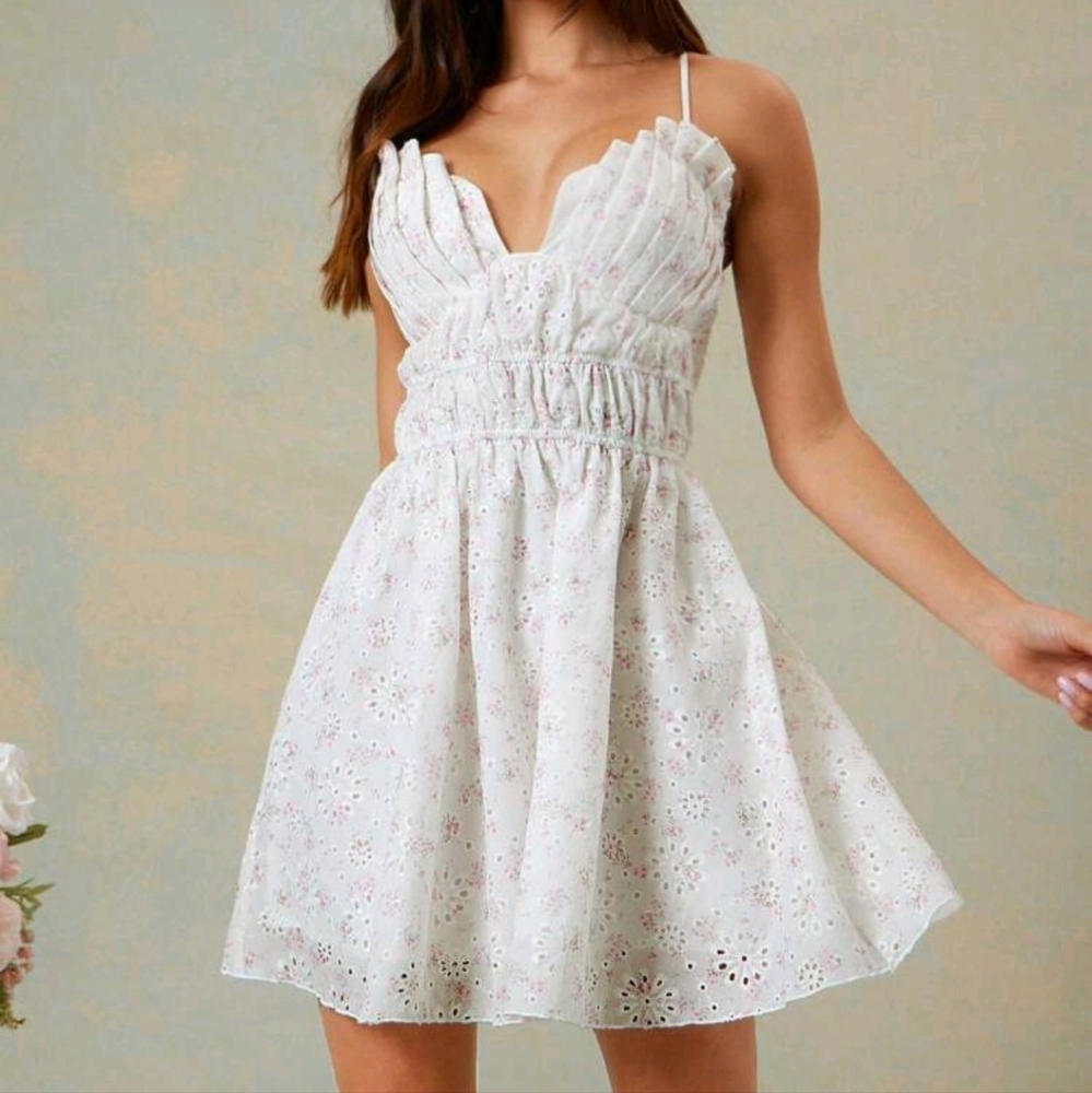 Elegant Floral Eyelet Pleated Bust Detail Sleeveless MSummer Backless Mini Dress - Picture 1 of 4